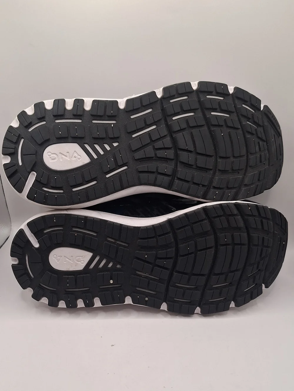 Excellent used condition Brooks Men's Addiction GTS 15 Athletic Shoes Extra Wide